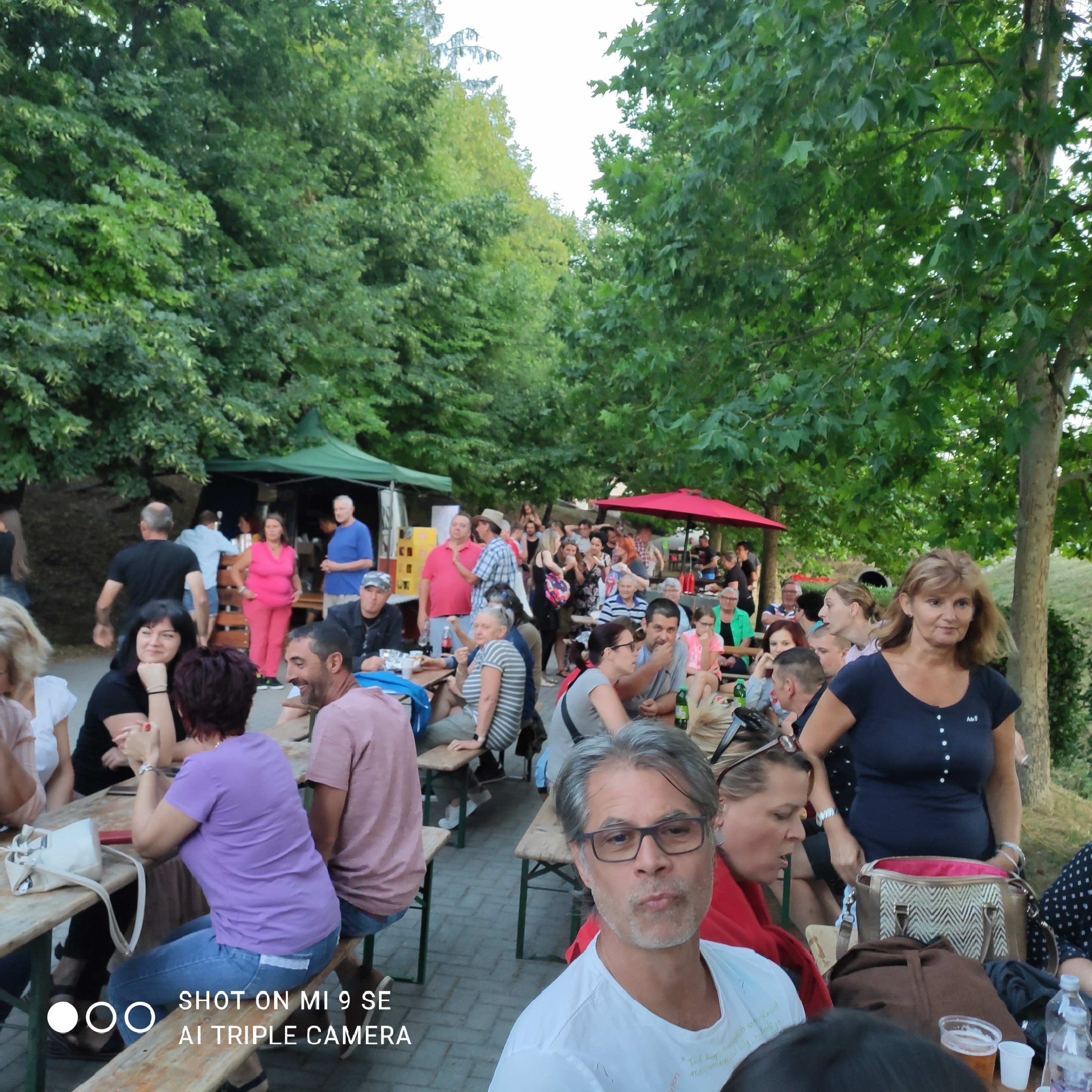 Közösségszervezéshez kapcsolódó eszközbeszerzés és közösségszervező bértámogatása 2021.